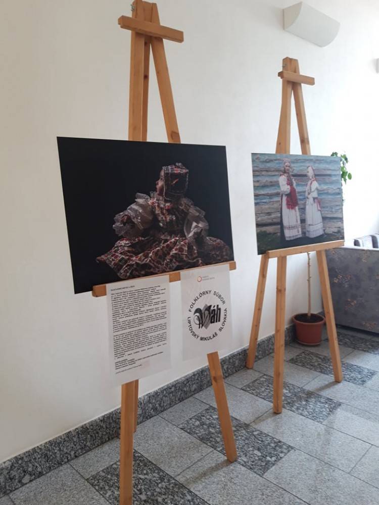 Ženské sliačanské kroje na fotografiách