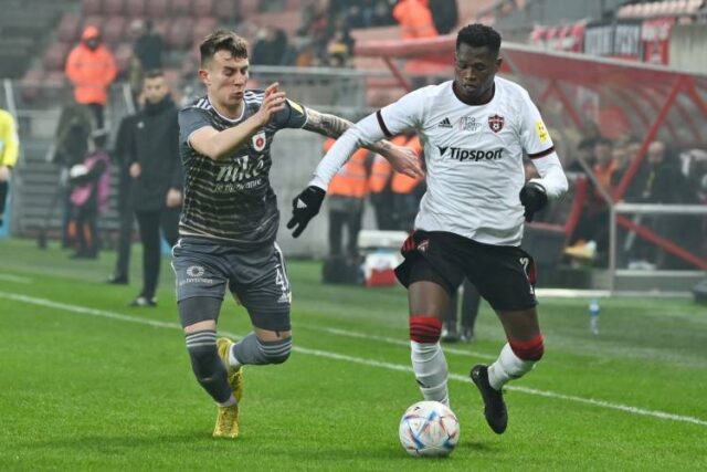 P. Struhár vedie na M. Gašparíkom 12:3 na body