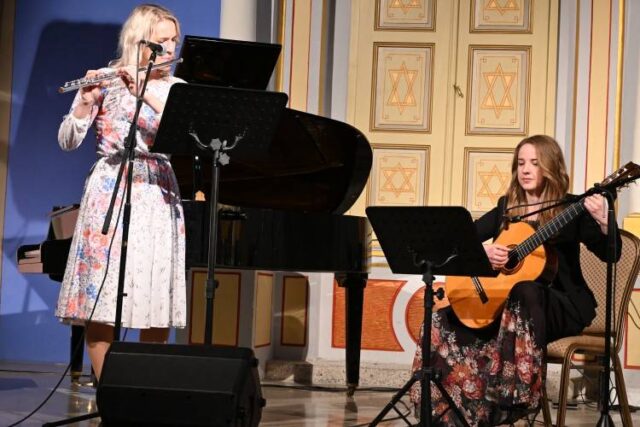 Učitelia súkromnej základnej umeleckej školy Jánoš oslávili umením svoj sviatok