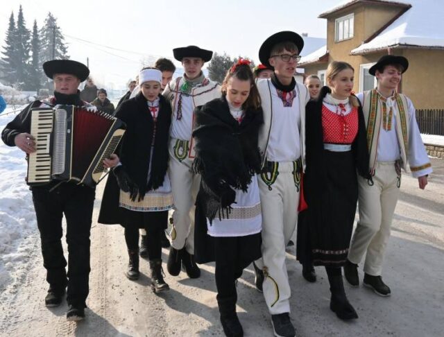 Bursovníci rozveselili celú dedinu