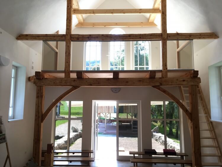 Interiér kaplnky v Trlenskej doline pri Ružomberku dostal novú podobu