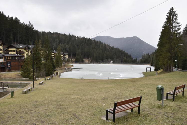 Beh na lyžiach je na Liptove in, úspech majú i prechádzky a sánkovačky