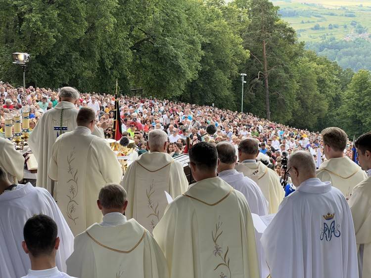 VIDEO: Púť v Levoči vyvrcholila svätou omšou na Mariánskej hore