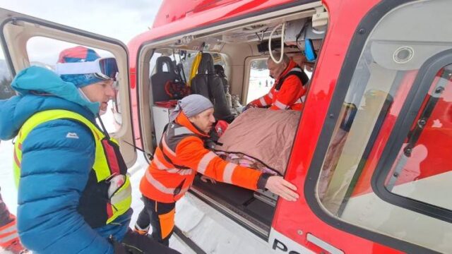 Zraneného snoubordistu viezol z Maliného Brda záchranársky vrtuľník