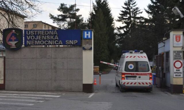 Uzatvorili vchod do budovy chirurgického pavilónu