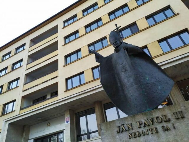 Katolícka univerzita odložila oslavy 20. výročia