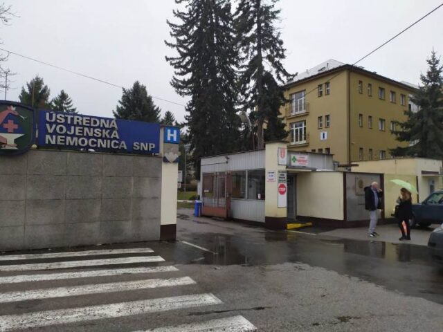 Dobrovoľníci z Katolíckej univerzity pomáhajú nemocnici i sociálnym zariadeniam