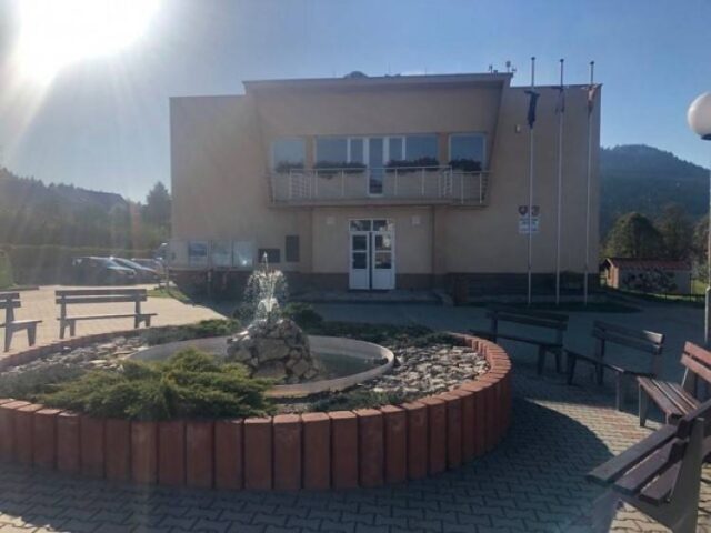 V Komjatnej prioritou vysporiadať pozemky pod cestami i modernizovať kúrenie