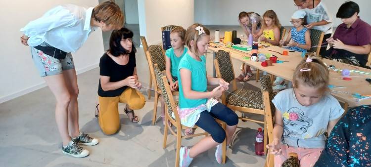 Začali sa textilné workshopy v Rozete