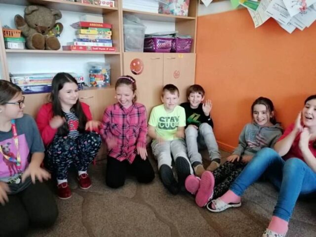 Budovanie odborných učební i menej žiakov na základných školách