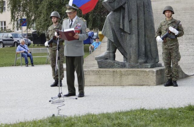 Čombor: Mali by sme protestovať proti tomu, aby SNP rozdeľovalo Slovákov