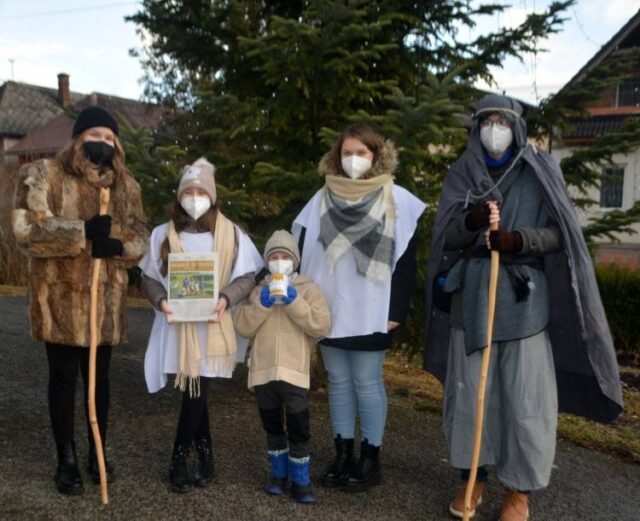 Koledy zneli pod oknami domov v Likavke