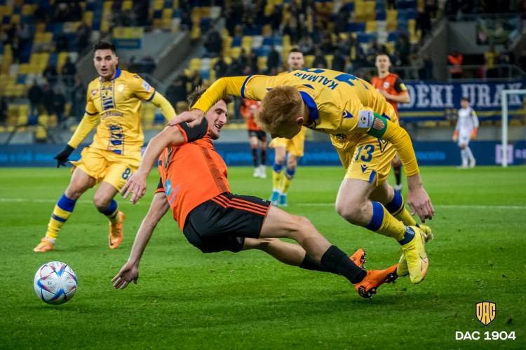 Spokojnosť s výkonom na Žitnom ostrove, ale nula do koloniek body a góly