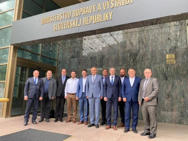 Rokovali o diaľnici s ministrom Doležalom