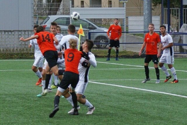 Deľba bodov prvých dvoch tímov v kategórii U 19: Trenčín - Ružomberok 1:1