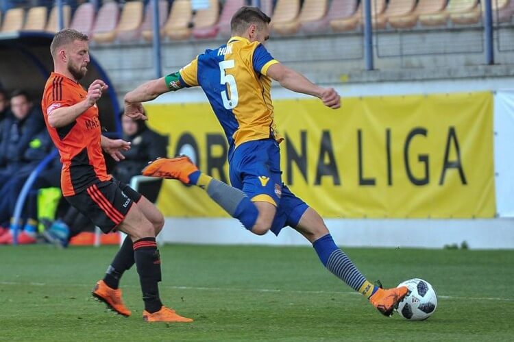 Futbalová Ruža v nadstavbovej časti začína na Žitnom ostrove