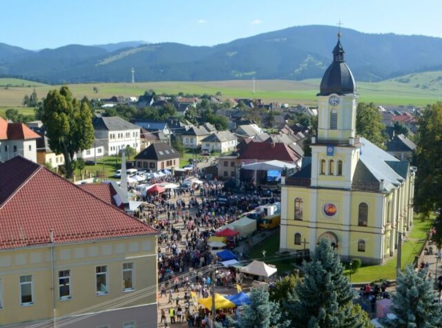 Prehliadka tradičných remesiel a folklóru