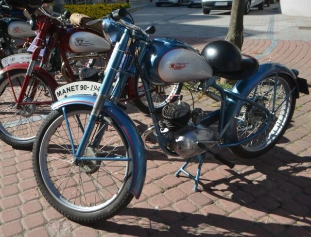 Stretli sa majitelia motocyklov Manet