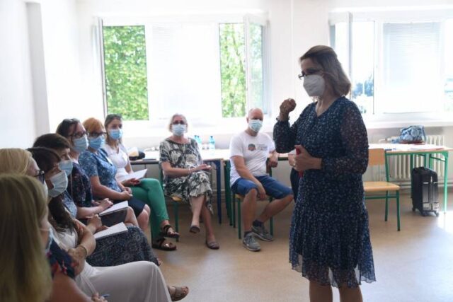 Nečakajú na reformu zhora, zmenu začínajú od seba