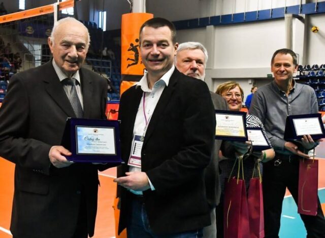 Bývalý medzinárodný volejbalový arbiter  s ďalším ocenením