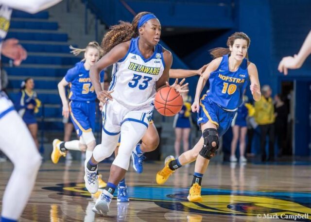 Pod kôš prichádza N. Enabosiová