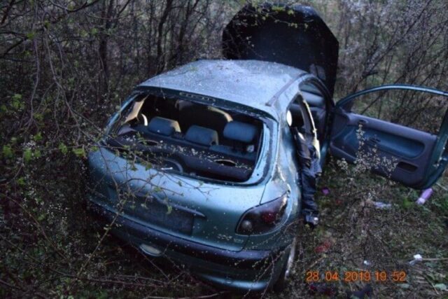 Ružomberčanka jazdila bez vodičského oprávnenia, po náraze skončila v rokline pod cestou