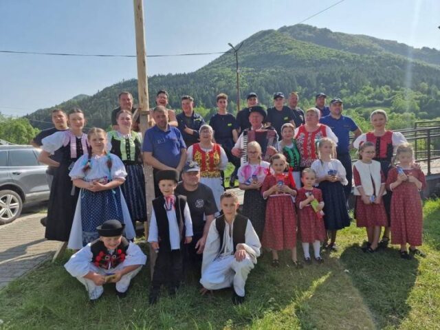 V obciach dolného Liptova stavajú máje na Turíce