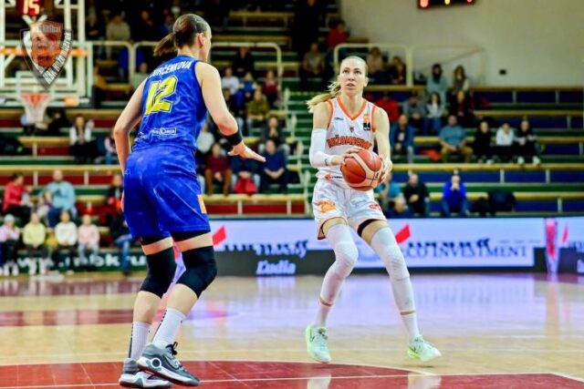 Premiérovo do nároďáku bola pozvaná L. Hadačová