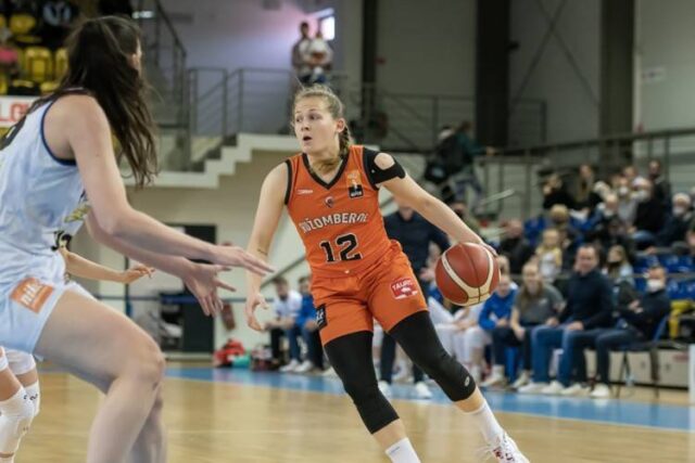 V sérii o ženský basketbalový trón sa začína zase odznova