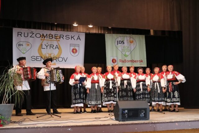 Seniori opäť predviedli umelecké kúsky v rámci Ružomberskej lýry