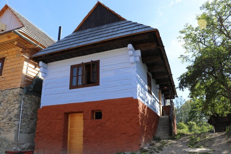 Novinka vo Vlkolínci. Vyrastá tam Dom UNESCO