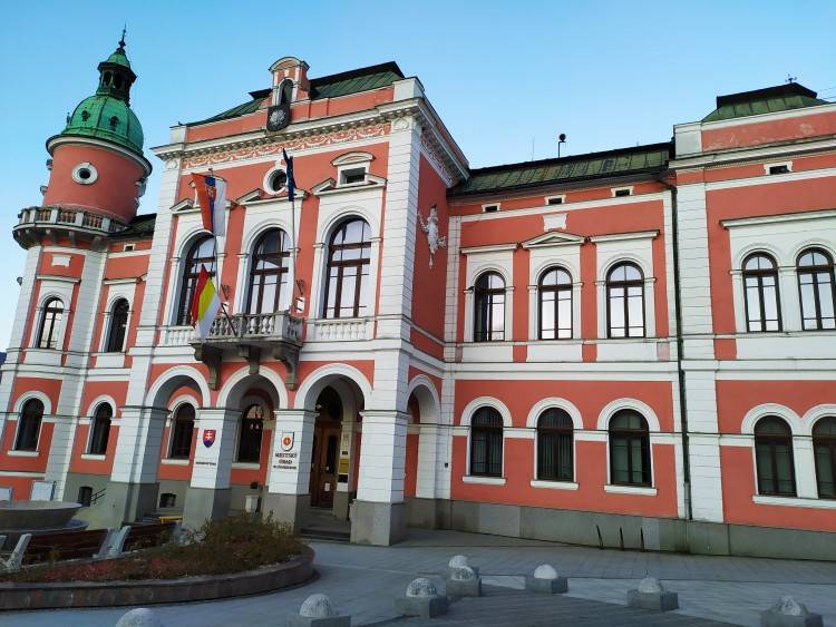 Svoju budúcnosť videl vo fabrike, dnes vedie mestský úrad