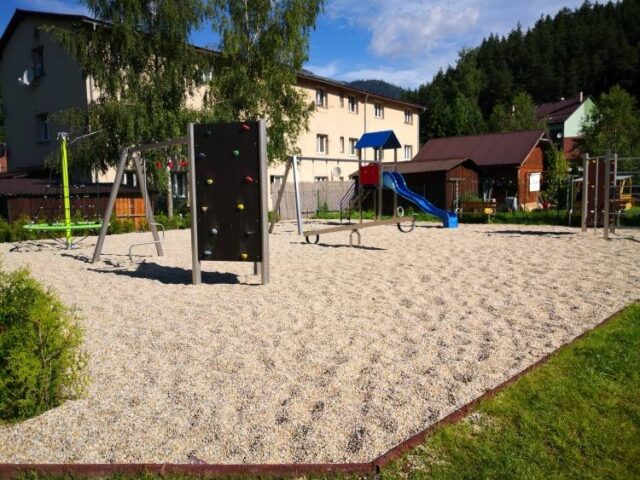 Najjužnejšiu obec v okrese ozdobilo detské ihrisko