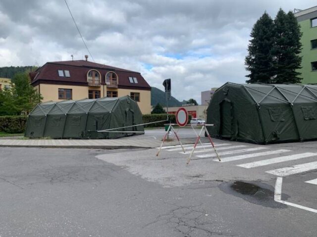 Vojenská nemocnica opätovne spúšťa triediace COVID-ové pracovisko