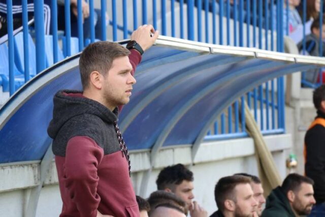 Prázdna trénerská futbalová stolička v OŠK Likavka