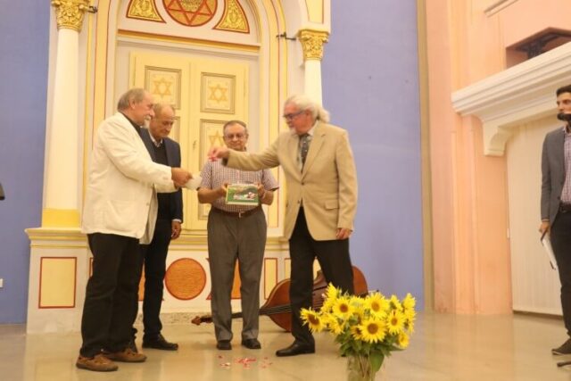 Sté výročie ružomberskí turisti oslávili krstom svojej monogafie