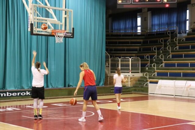 Podkošová Ruža cestuje za svojim súperom na Sibír