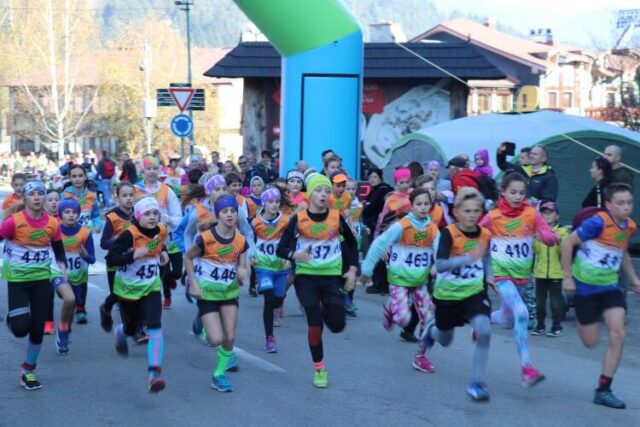 Úžasný 16. diel Okolo Sidorova - azurová obloha a 276 párov nôh