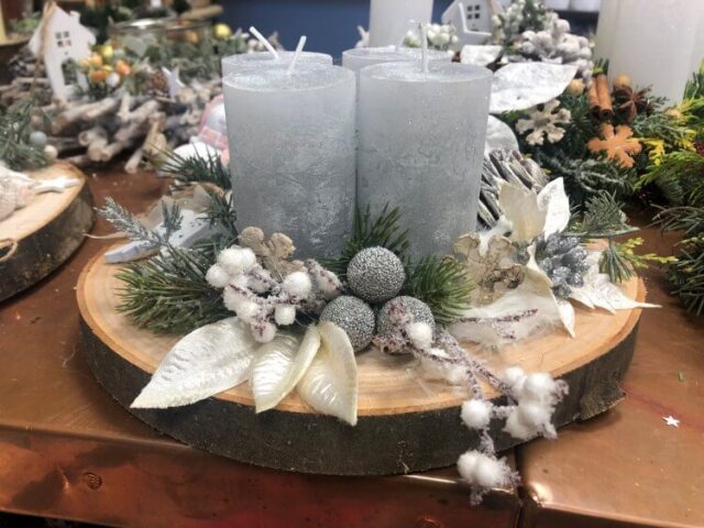 Trendom podliehajú aj adventné vence