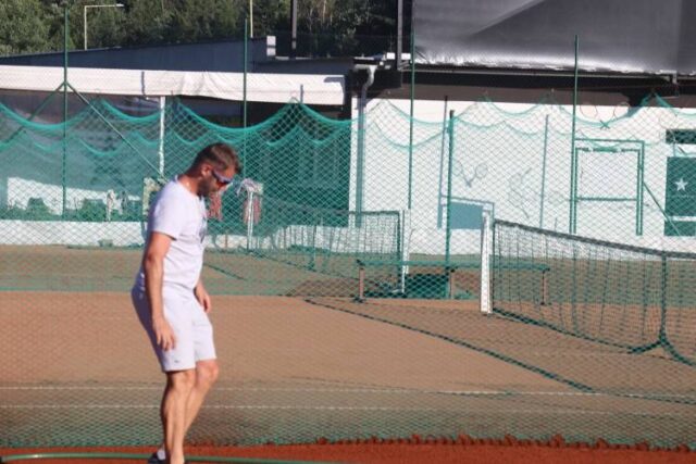 Bývalý tréner D. Cibulkovej naháňal chlpatú loptičku na Klačne