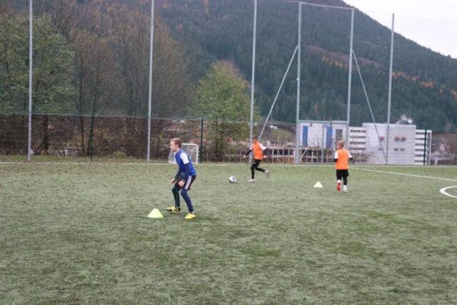 Futbalové ihriská zase v plnej permanencii