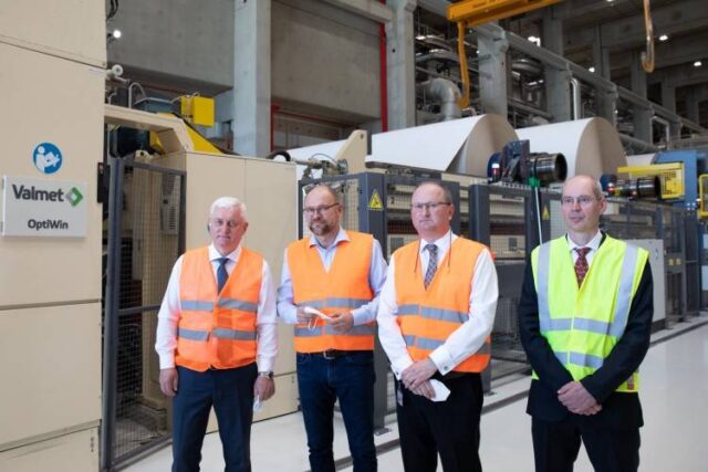 Nový papierenský stroj už vyrába kartón