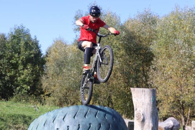 Cyklotrialový zanietenec R. Stehura najprv si postavil štadiónik a tento rok aj pripravil Open Ružomberok