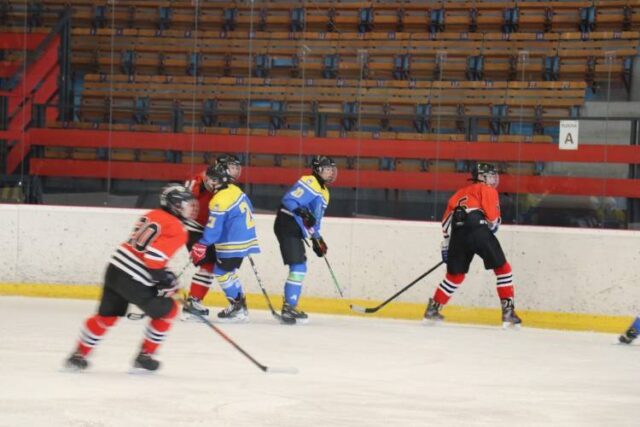 Zaujímavá mládežnícka hokejová konfrontácia