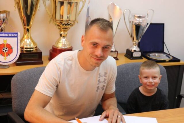 Aj A. Morong, 6. júna, keď Ruža začne prípravu na novú sezónu, stlačí kľučku na jej šatni