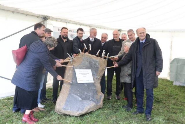 Nová mestská plaváreň má vyrásť za 456 dní