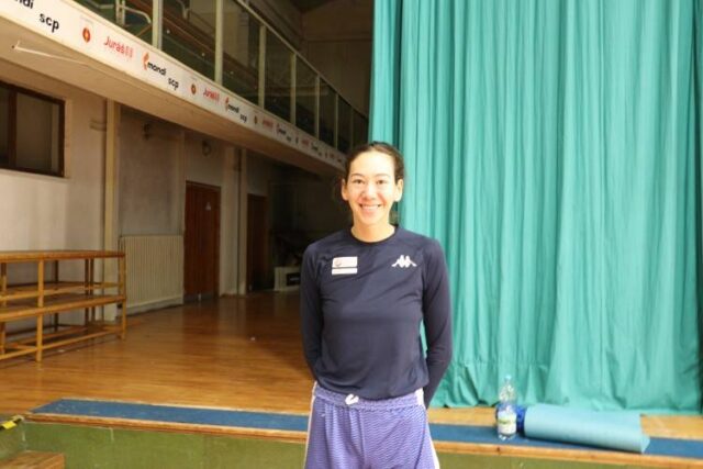 Basketbalistka S. Svetlíková proti bývalým spoluhráčkam