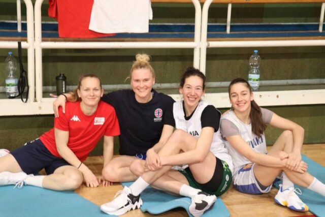 Už zajtra prvý duel o bronz pod ženskými košmi