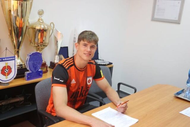 Zaujímavý útočník D. Jackuliak prišiel do Tomkovej družiny