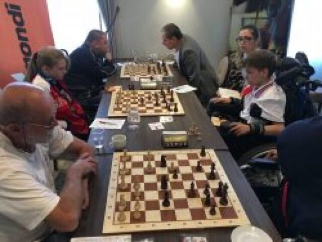 Rozbiehajú sa partie o tituly majstrov sveta IPCA v šachu